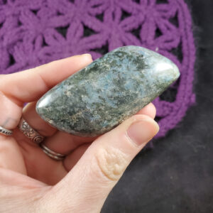 Natural Blue Kyanite Palmstone Gallet Crystal Palm Stones Crystals Pakistan