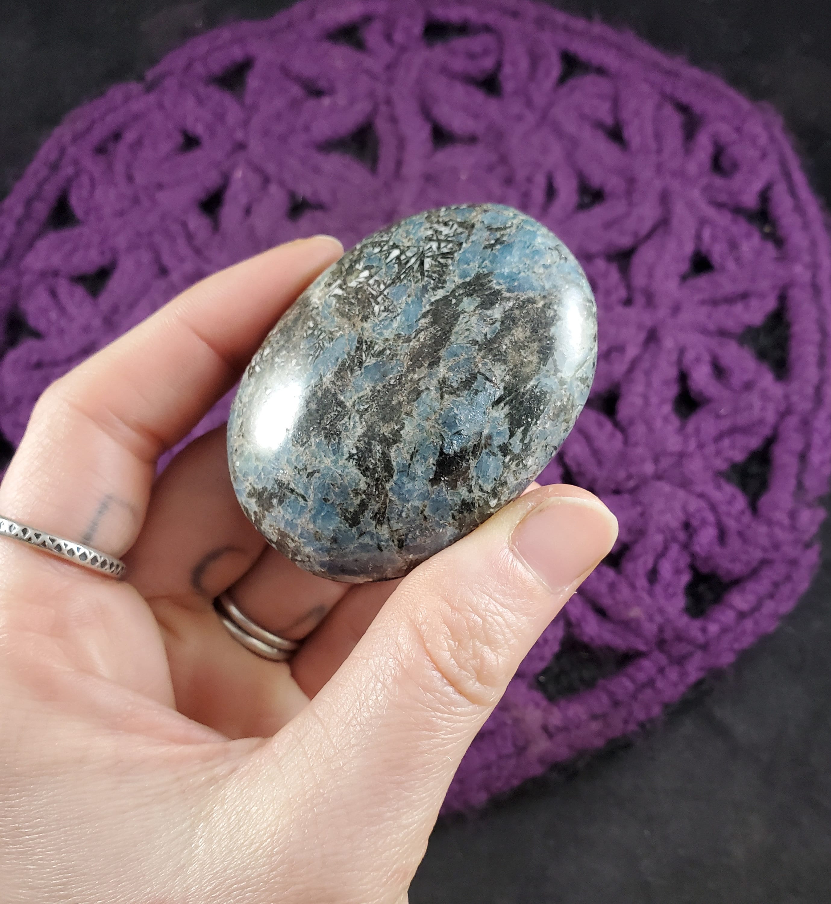 Natural Blue Kyanite Palmstone Gallet Crystal Palm Stones Crystals Pakistan