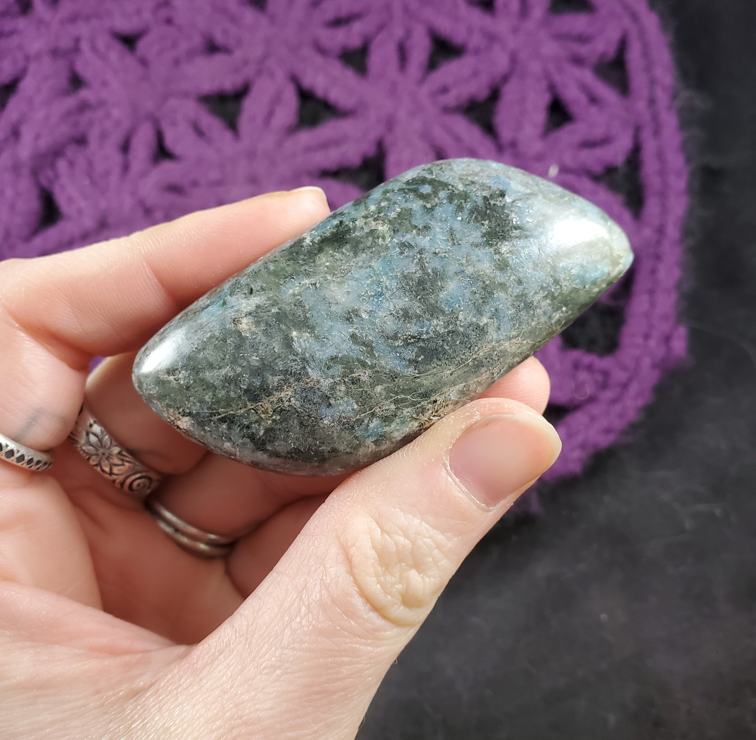 Natural Blue Kyanite Palmstone Gallet Crystal Palm Stones Crystals Pakistan