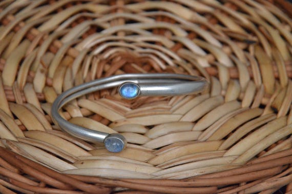 Labradorite Bracelet: Handmade 925 Sterling Silver Vintage Jewelry Labradorite Bracelet: Handmade 925 Sterling Silver Vintage Jewelry