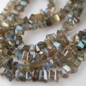 1 Strand Of Labradorite Chips