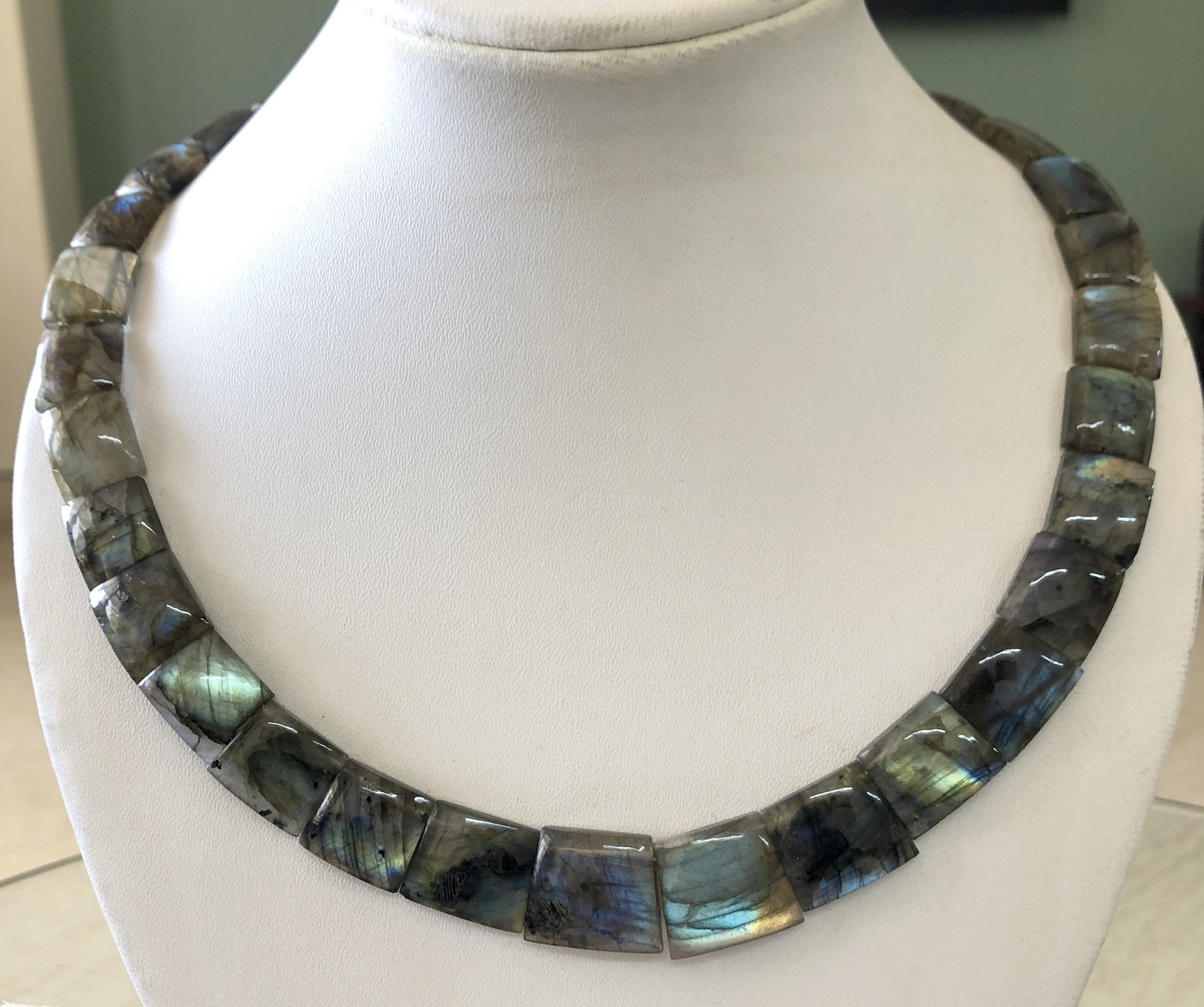 Natural Labradorite Layout Necklace, Bib Necklace, Cleopatra Necklace, Graduated Collar Necklace, 13" 11x12mm To 15x19mm 30 Pieces, Gds1909 Natural Labradorite Layout Necklace, Bib Necklace, Cleopatra Necklace, Graduated Collar Necklace, 13" 11x12mm To 15x19mm 30 Pieces, Gds1909