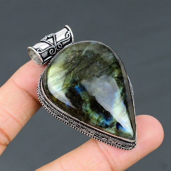 Elegant Pear Labradorite Pendant: Vintage 925 Sterling Silver