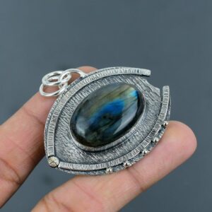 Handmade Oval Labradorite Pendant: 925 Sterling Silver Vintage Gemstone Handmade Oval Labradorite Pendant: 925 Sterling Silver Vintage Gemstone