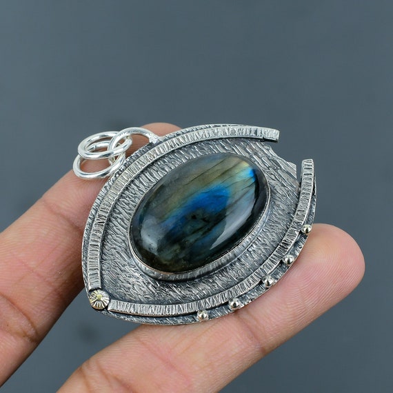 Handmade Oval Labradorite Pendant: 925 Sterling Silver Ethnic Jewelry