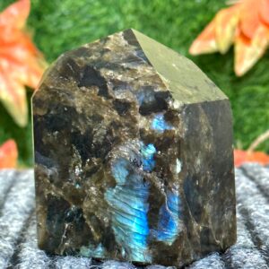 95MM Labradorite Stone Point: Metaphysical Aura Reiki Decorative 95MM Labradorite Stone Point: Metaphysical Aura Reiki Decorative
