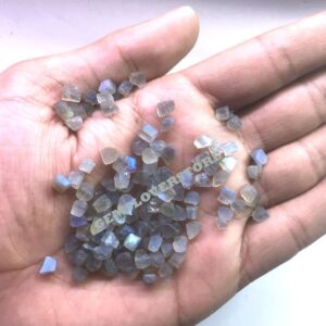 50 Pieces: Flashy Raw Labradorite Crystal Rough (4-6 Mm) 50 Pieces: Flashy Raw Labradorite Crystal Rough (4-6 Mm)