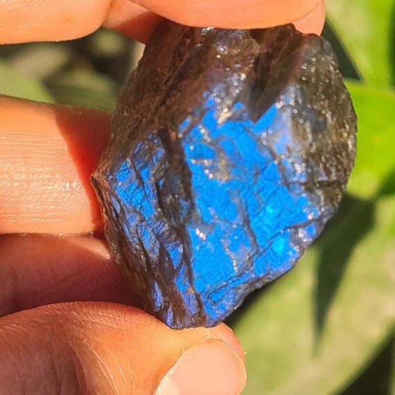 Natural Tiny Labradorite Blue Fire Rough, 100 Carat, Energy Healing Gemstone For Jewellery