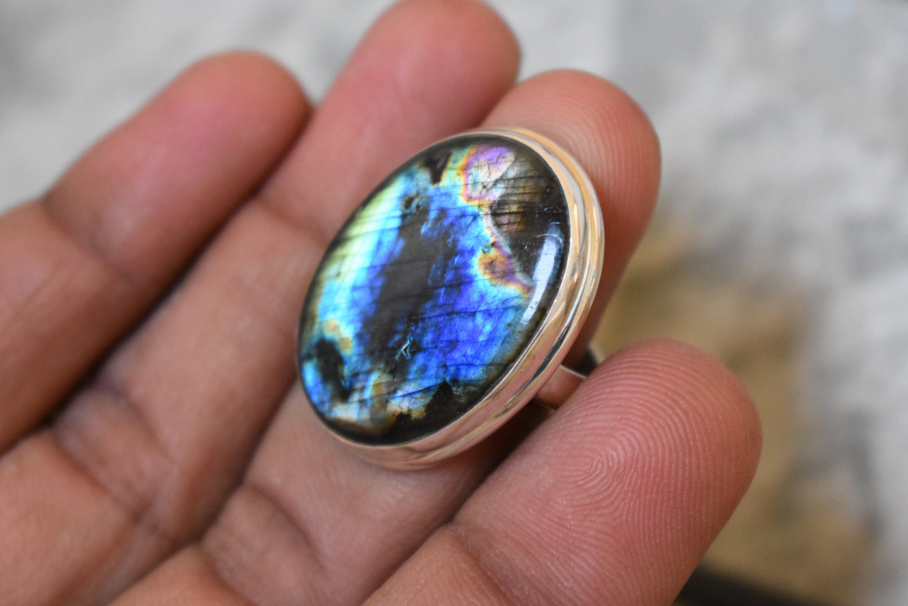 Handmade 925 Silver Labradorite Ring - Blue Spectrolite Design