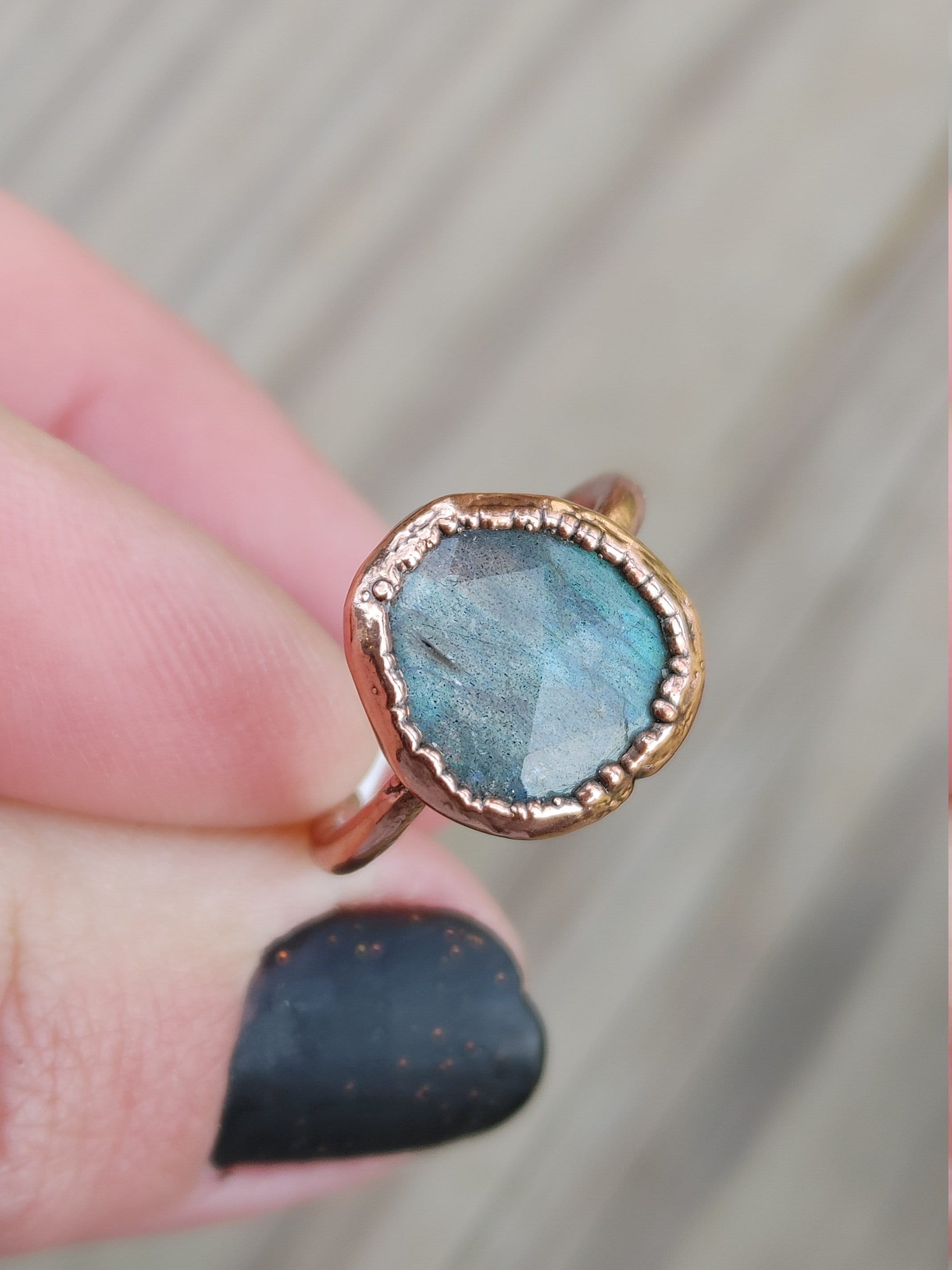 Natural Labradorite Copper Ring / Faceted Labradorite / Light Blue Green Labradorite Stone Ring / Unique Uneven Copper / Round Stone / Size 6.25