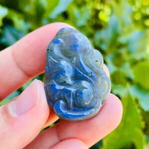 Carved Labradorite Fox: Rainbow Flash Stone (14.5g)