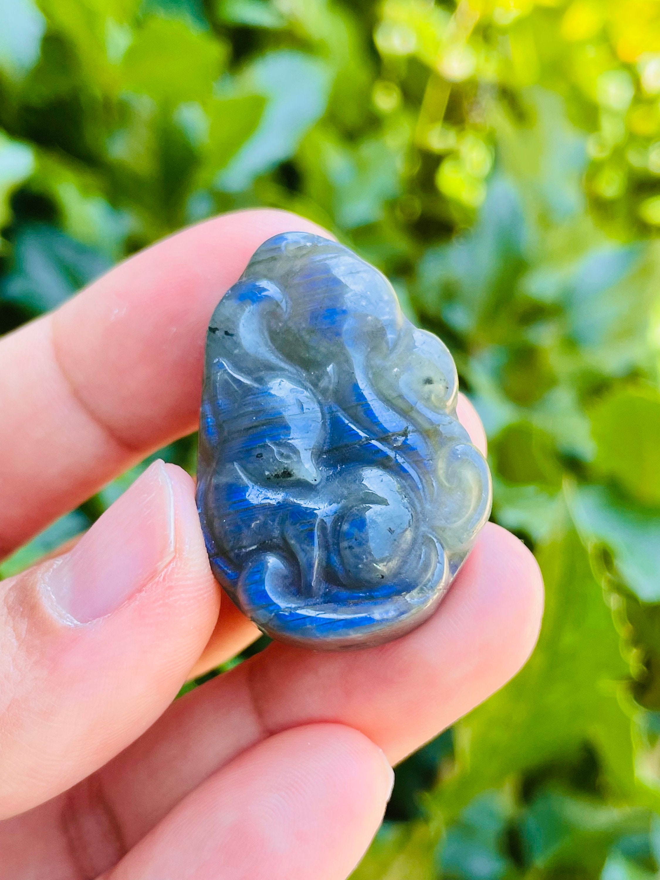 Carved Labradorite Fox: Rainbow Flash Stone (14.5g)