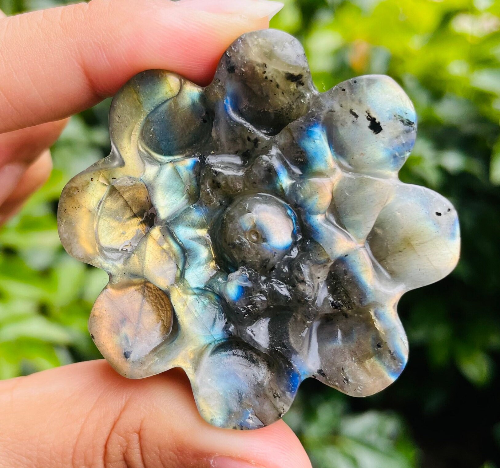 Carved Labradorite Lotus: Rainbow Flash Stone (70g)