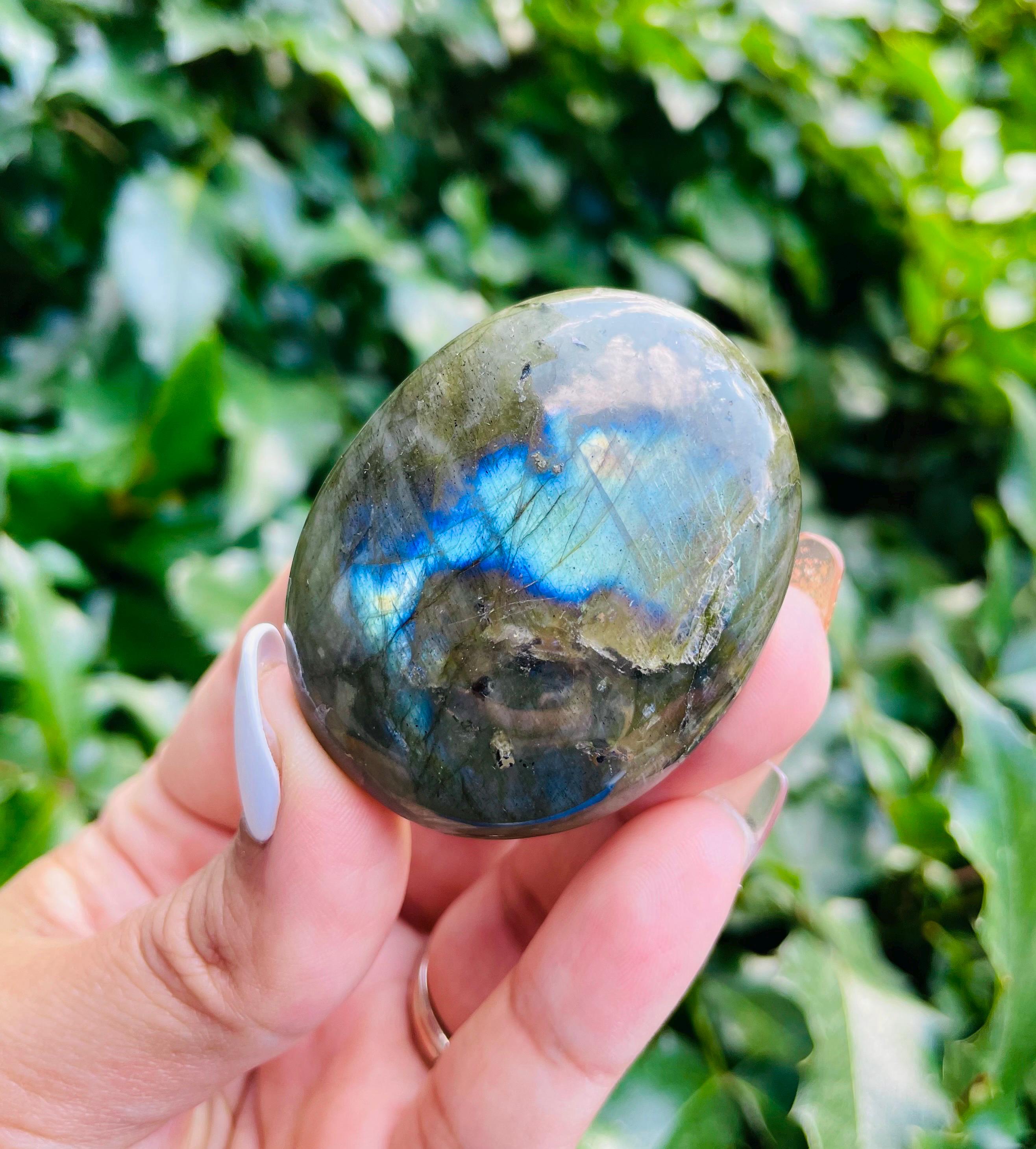 Labradorite Palm Stone: Tumbled Crystal With Flash (45-60mm)