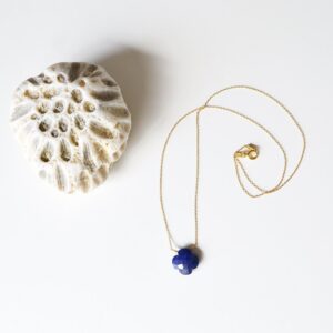 Lapis Lazuli Clover Necklace /// Gold Layering Necklace /// Delicate Everyday Jewelry
