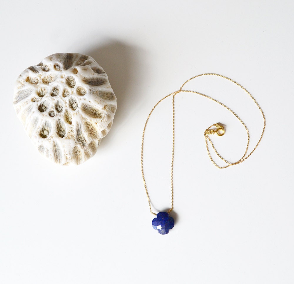 Lapis Lazuli Clover Necklace /// Gold Layering Necklace /// Delicate Everyday Jewelry