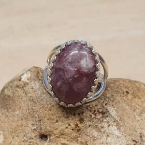 Simple oval purple Lepidolite ring. Sterling silver Reiki jewelry. Libra jewelry. Purple gemstone statement rings for women. 18x13mm stone
