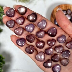 Lepidolite Mini Heart Cabochon | 1g | - No. 227 (polished Purple Crystal , Crown Chakra, Healing Stone) Lepidolite Mini Heart Cabochon | 1g | - No. 227 (polished Purple Crystal , Crown Chakra, Healing Stone)
