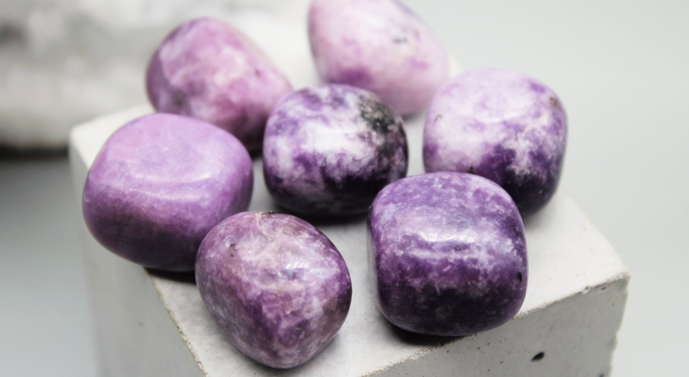 Polished Lepidolite Palm Stone: Healing Crystal (15-30mm)