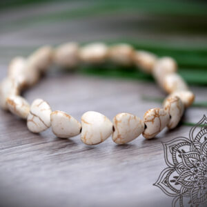 11mm Heart Shaped Natural White Polished Magnesite Bead Bracelet 11mm Heart Shaped Natural White Polished Magnesite Bead Bracelet
