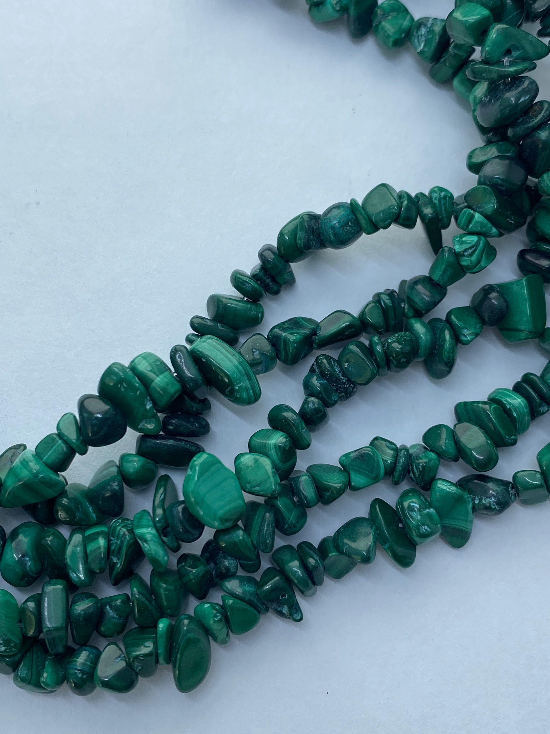 High Quality Malachite Gemstone Chips. Full 16" Strand Of G1 6-8mm Banded Green Malachite Beads.