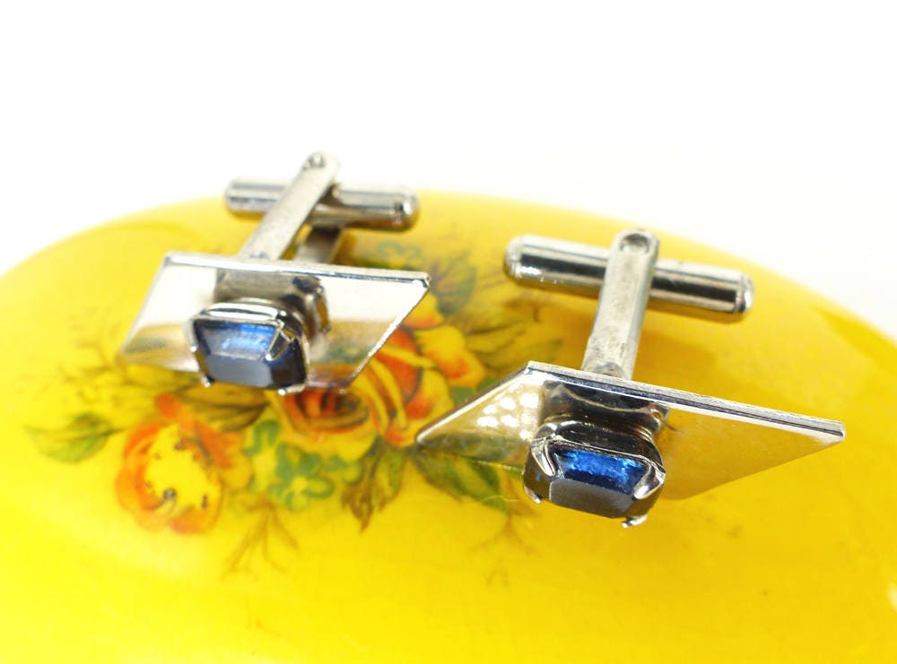 Modern Prong Set Brilliant Blue Faceted Crystal Cufflinks, Mounted On A Shiny Silver Off Set Slanted Rectangle. Free Gift Packaging Modern Prong Set Brilliant Blue Faceted Crystal Cufflinks, Mounted On A Shiny Silver Off Set Slanted Rectangle. Free Gift Packaging