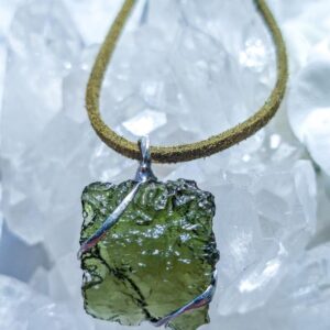 Genuine Moldavite Pendant: Czech Meteorite (4 G) Genuine Moldavite Pendant: Czech Meteorite (4 G)