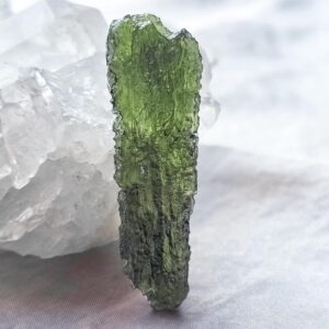 Genuine Moldavite Crystal: Stick, Czech Republic (4,08g, 42mm, Certificate Included)