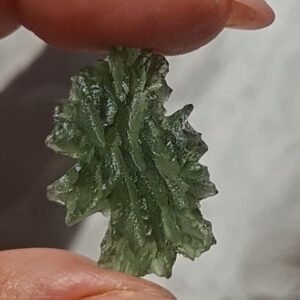 Besednice Moldavite: 2,7g Rough Green Tektite Crystal