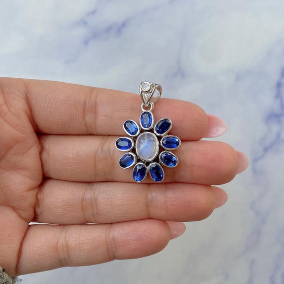 Moonstone Pendant / 925 Sterling Silver Pendant / Healing Gemstone / Gifts For Her / Oval Cab / Moonstone Jewelry / Daintyt Rbm-ccp-61.