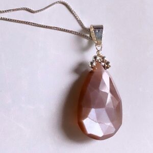 Faceted Peach Moonstone Pendant Faceted Peach Moonstone Pendant