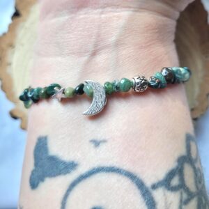 Witchy Crescent Moon Pentacle & Star Moss Agate crystal chip bracelet - Gemstone