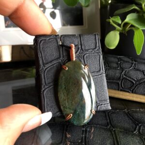 Oval Moss Agate Pendant Necklace: Jewelry Gifts Oval Moss Agate Pendant Necklace: Jewelry Gifts