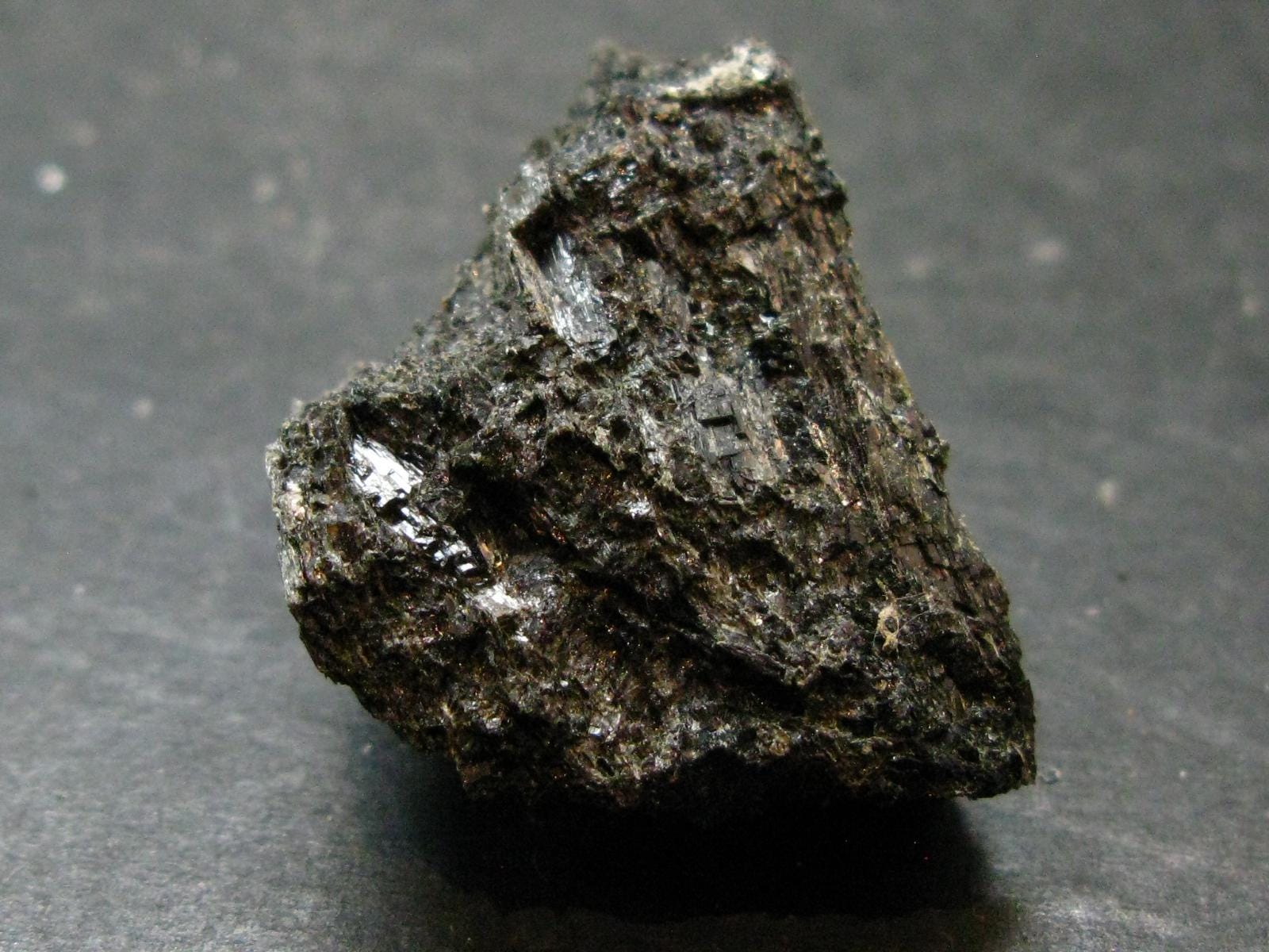 Rare Nuumite Nuummite Raw Piece From Greenland - 17.48 Grams - 1.4"