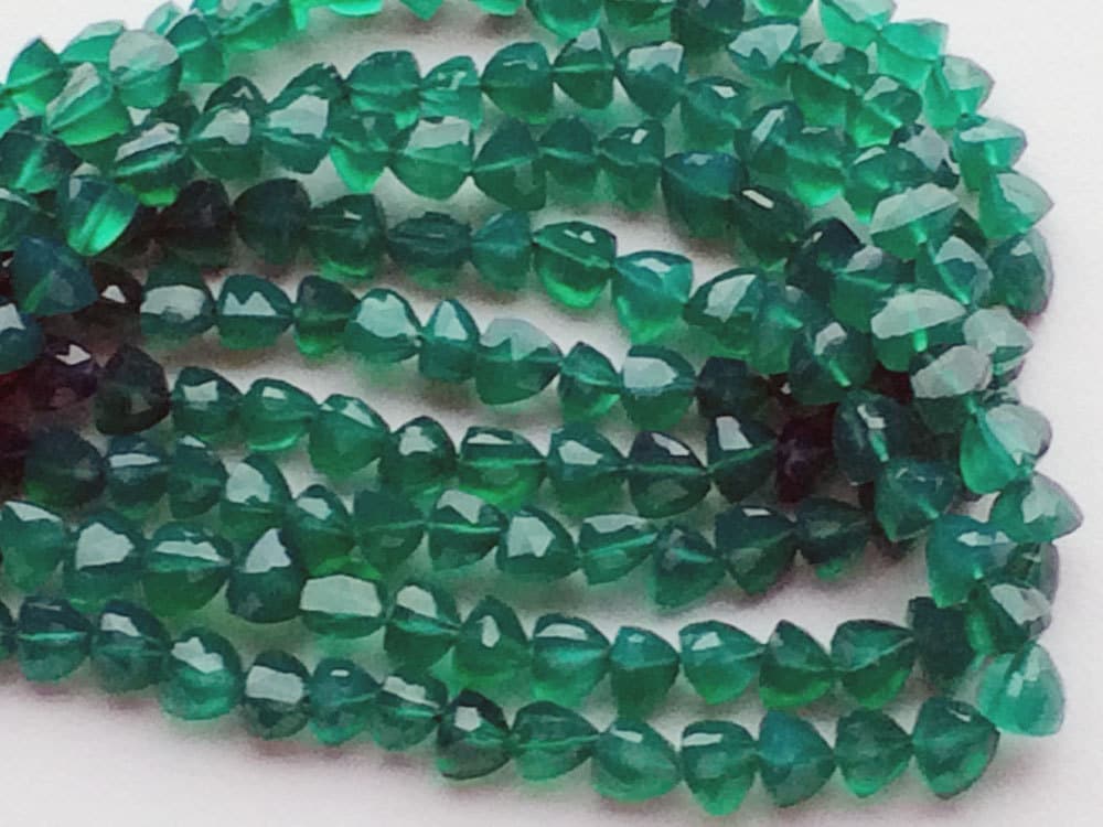 7-8mm Green Onyx Trillion Cut Beads, Green Onyx Pyramid Faceted Beads, Emerald Green Onyx, Green Beads Onyx For Jewelry (4in To 8in Option)