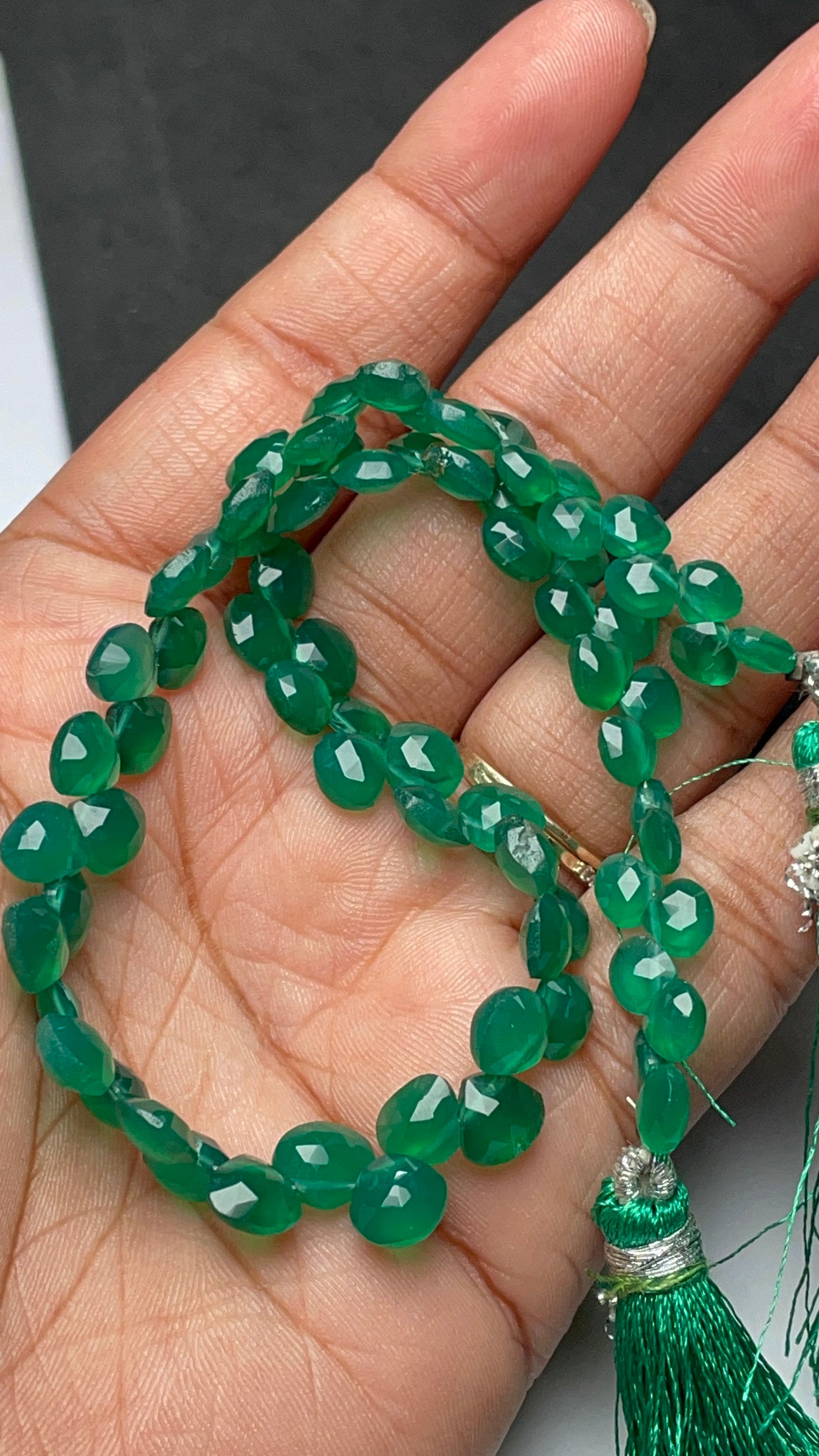 Green Onyx Heart Shaped Briolettes Beads Strands 7/7 Mm Approx 10 Inches