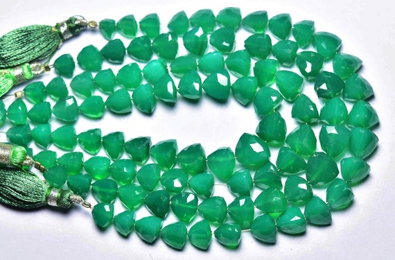 Green Onyx Trillion Beads - 7 Inches - Natural Super Quality Faceted Green Onyx Briolette - Size Is 6x7 - 8.5x9 Mm #2482