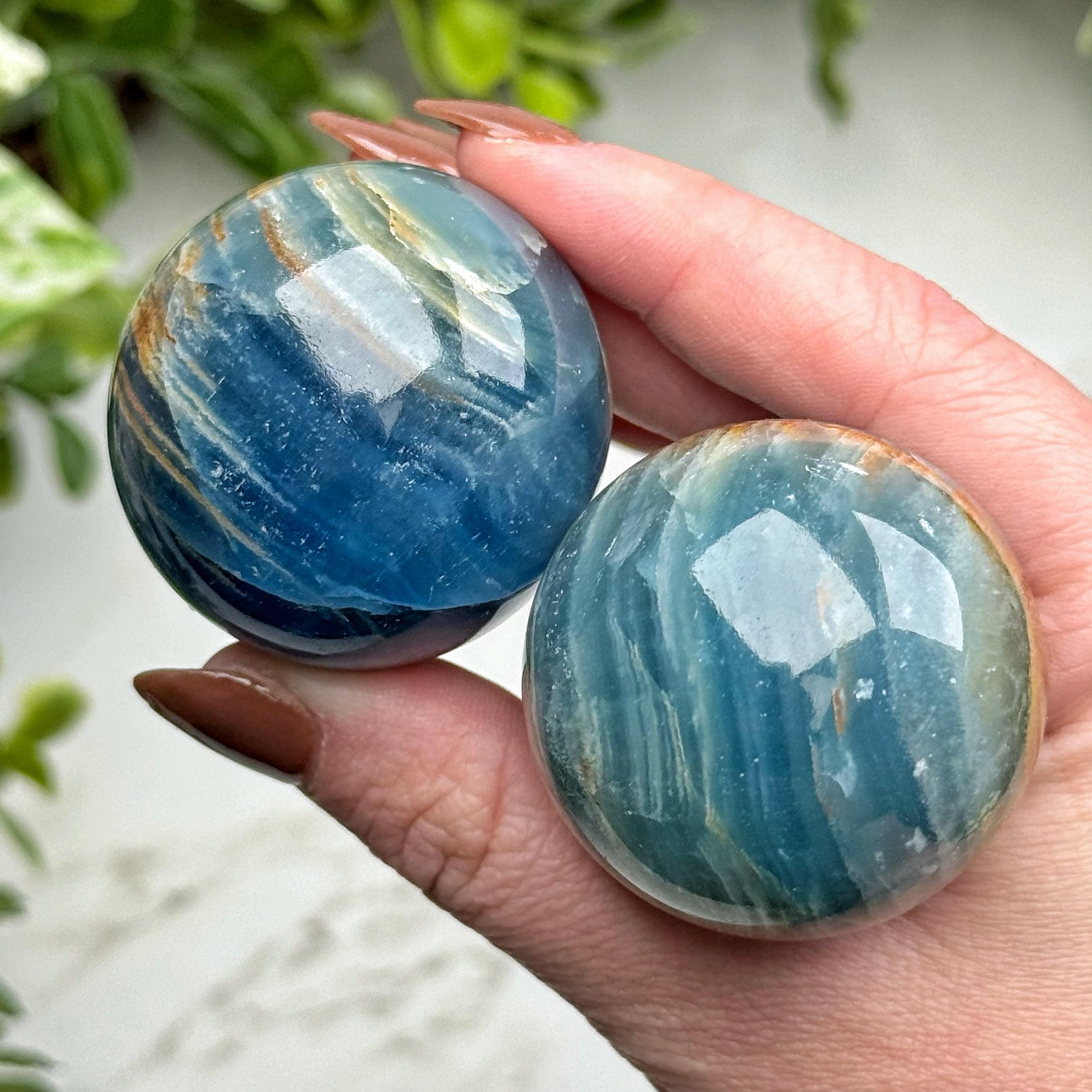 Blue Onyx Sphere | S, M, L | - No. 554 (polished Crystal Ball, Throat Chakra, Healing Stone, Peace)