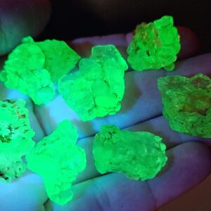 Uv Reactive Hyalite Opal Specimen: Fluorescent Crystal From Mexico