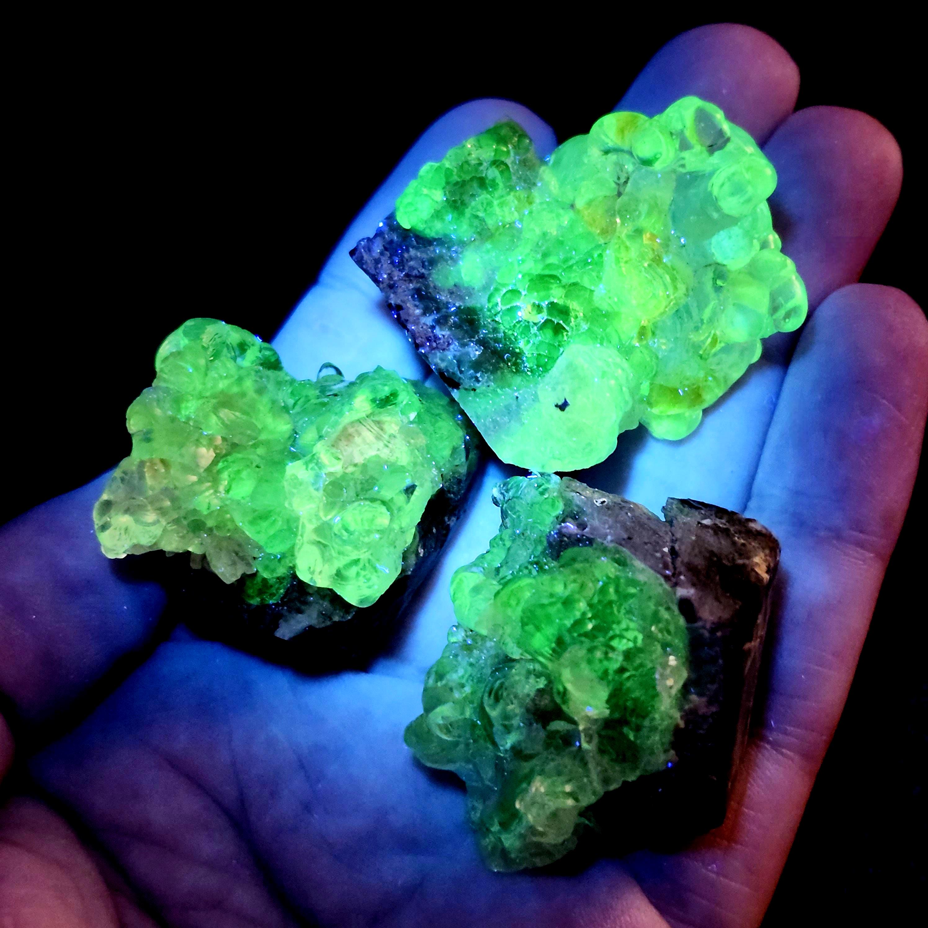 Uv Reactive Hyalite Opal Specimen 20-25g: Fluorescent Crystal From Mexico