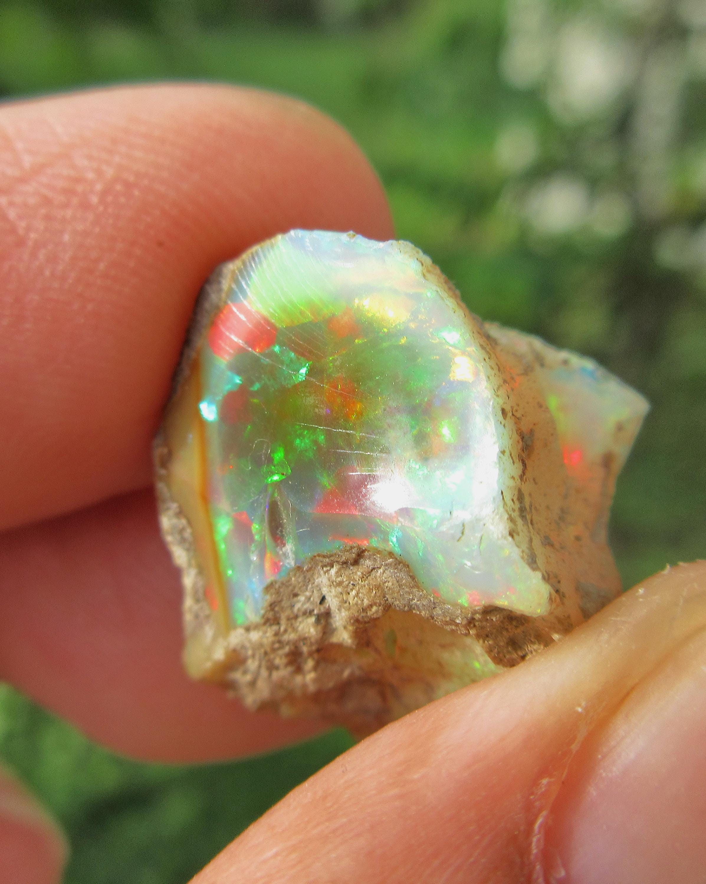 Welo Opal Rough: 20.30 Crt Natural Rainbow Gemstone Welo Opal Rough: 20.30 Crt Natural Rainbow Gemstone