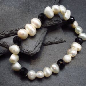 Freshwater Pearl & Crystal Genuine Bracelet ~ 7 Inches ~ 8mm Pearl Beads