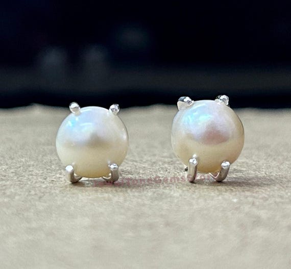 Elegant Freshwater Pearl Stud Earrings: 925 Sterling Silver