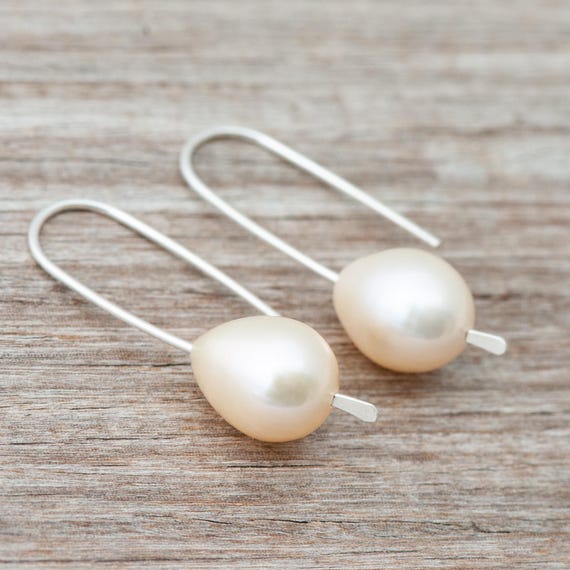 Modern Teardrop Pearl Earrings, Creamy White Freshwater Bridal Pearl Drops, 925 Sterling Silver Ear Wire, Contemporary Wedding Pearl Dangles