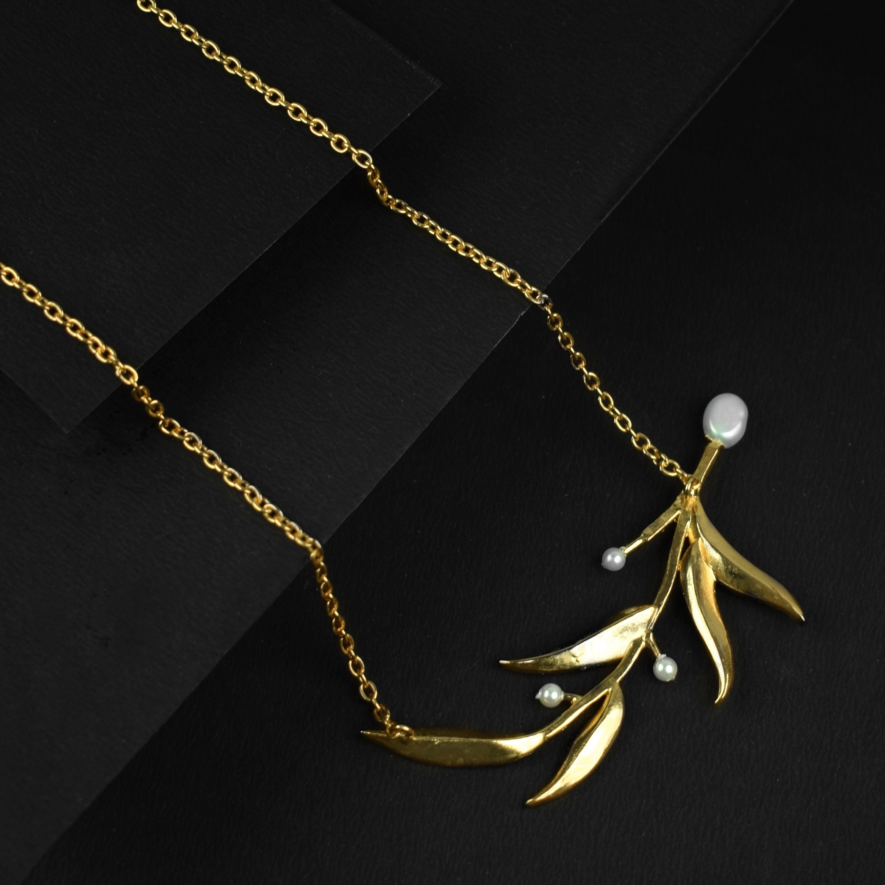 Freshwater Pearl Gemstone Necklace Pendant \ Lariat Necklace \ Leaf Necklace \ Bridesmaid Necklace \ Vintage Jewelry \ Nature Necklace