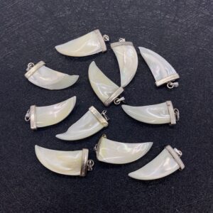Natural Shells Pearls Moon Shape Beads Pendants,16×35mm Shells Pendant , Necklace Bracelet Loose Beads Accessories,2 Pendants