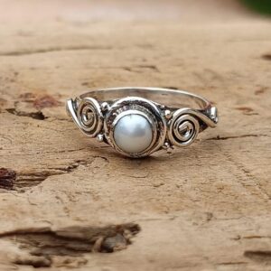 Handmade Sterling Silver Pearl Ring: Elegant 925 Jewelry