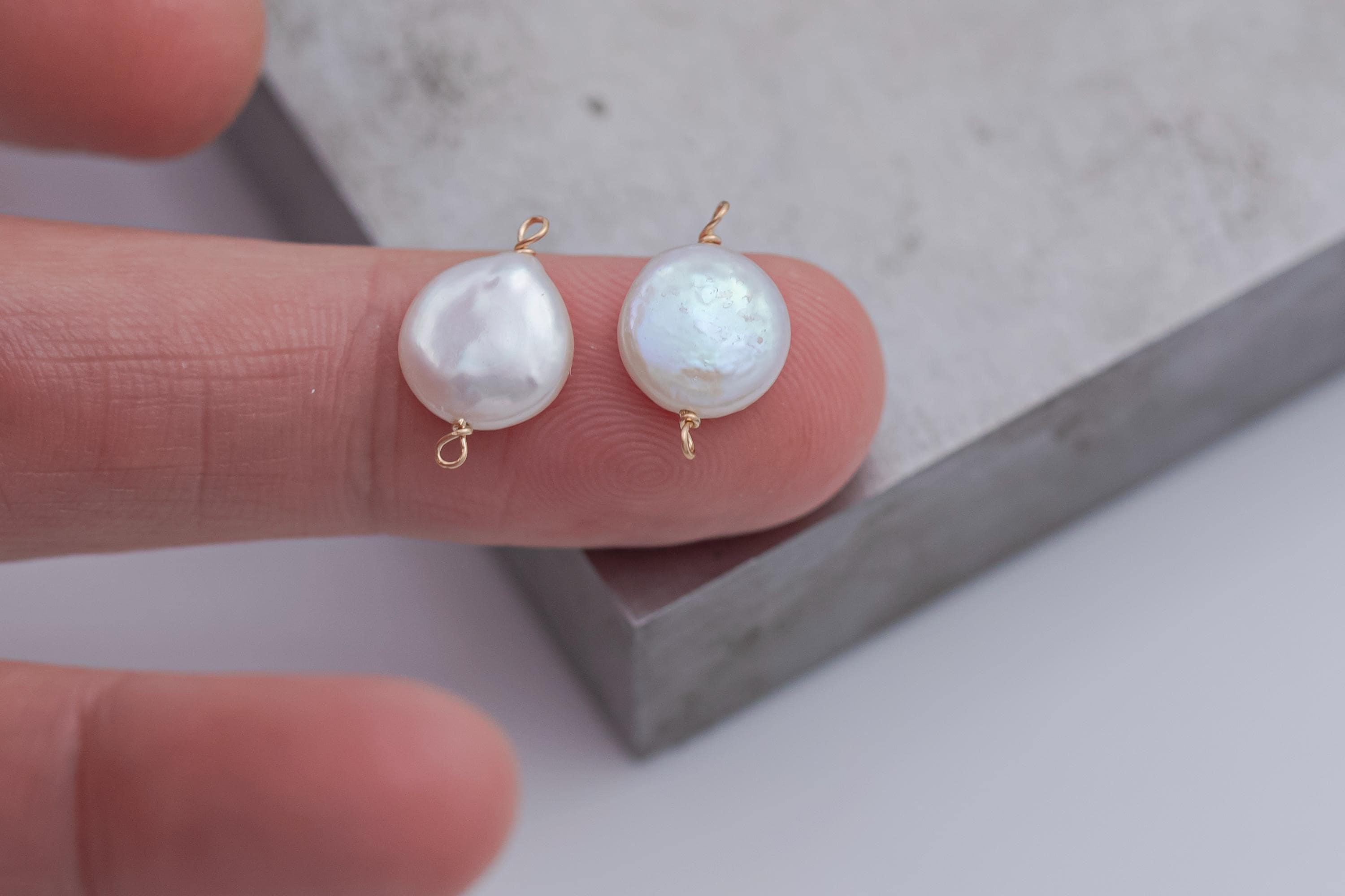 Usa Gold Filled Natural Coin Pearl Connector Handmade Approx. 10-11mm. Made With Natural Freshwater Pearl And Connector Or Charm Usa Gold Filled Natural Coin Pearl Connector Handmade Approx. 10-11mm. Made With Natural Freshwater Pearl And Connector Or Charm