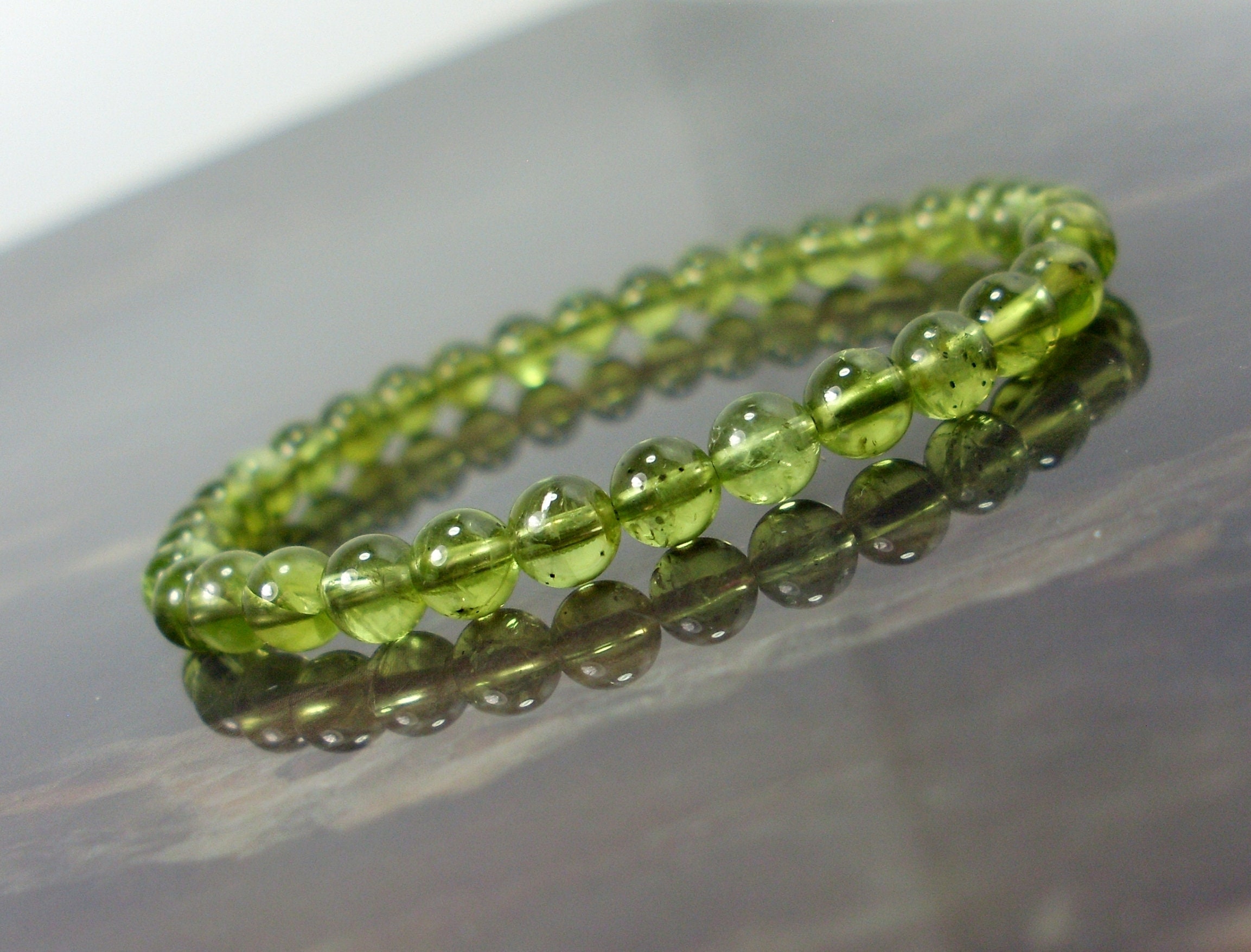 Genuine Peridot Bracelet A Grade, 4mm Chrysolite Olivine Natural Gemstone With 1 Silver Bead Unisex Women Mens Beaded Bracelet + Gift Box