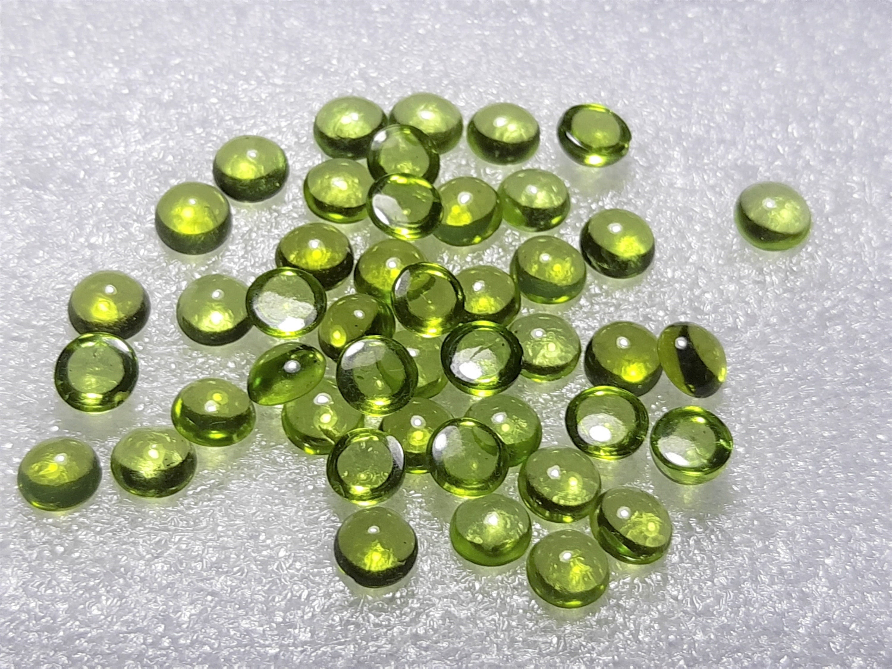 Natural Peridot Round Cabochon Gemstone: Ring,earing,pendent,bracelets Jewelry,necklace,craft,healing,august Birthstone,wedding Gift,love. Natural Peridot Round Cabochon Gemstone: Ring,earing,pendent,bracelets Jewelry,necklace,craft,healing,august Birthstone,wedding Gift,love.